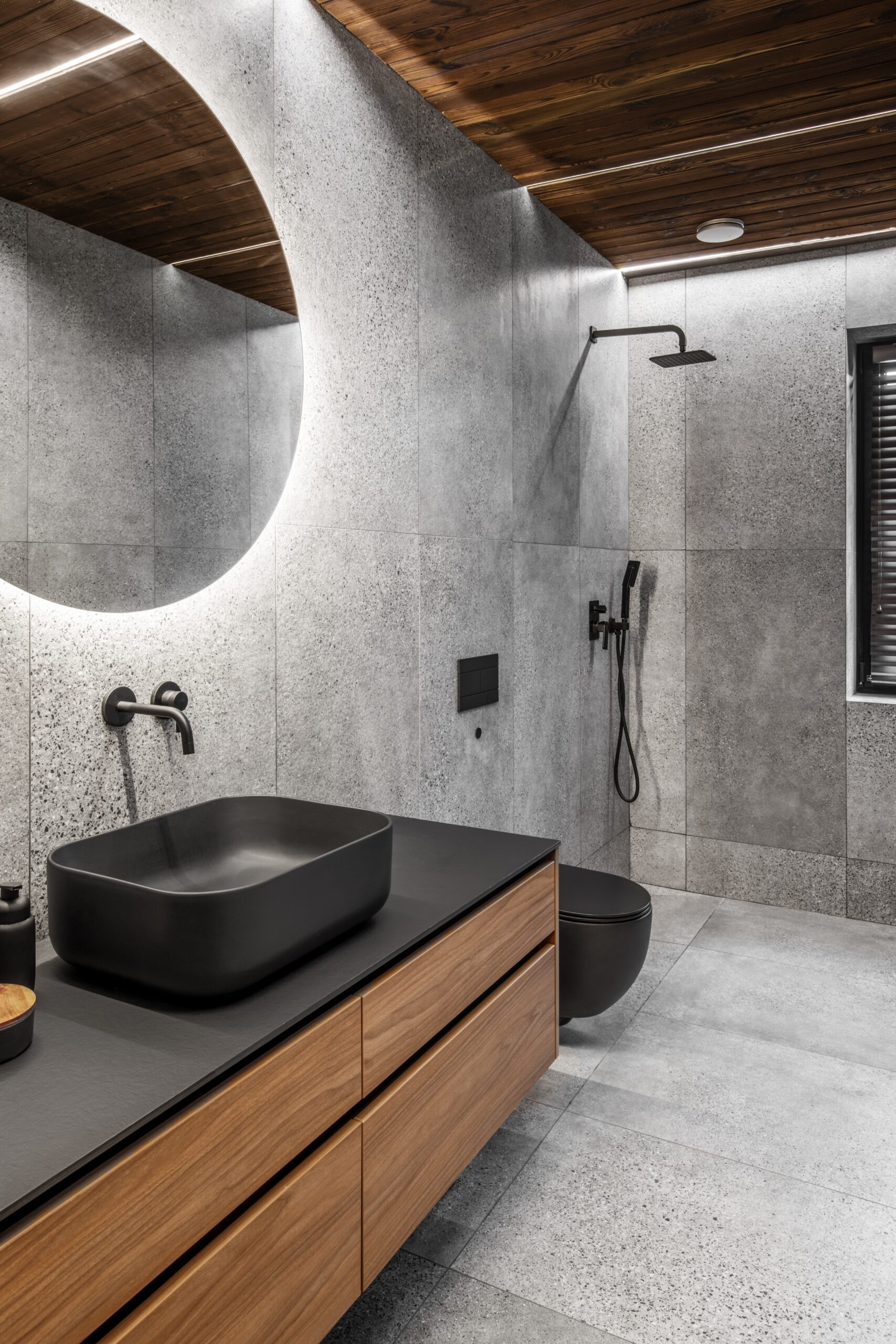 Modern,Minimalist,Bathroom,Interior,With,Stone,Grey,Tiles,,Wooden,Furniture,